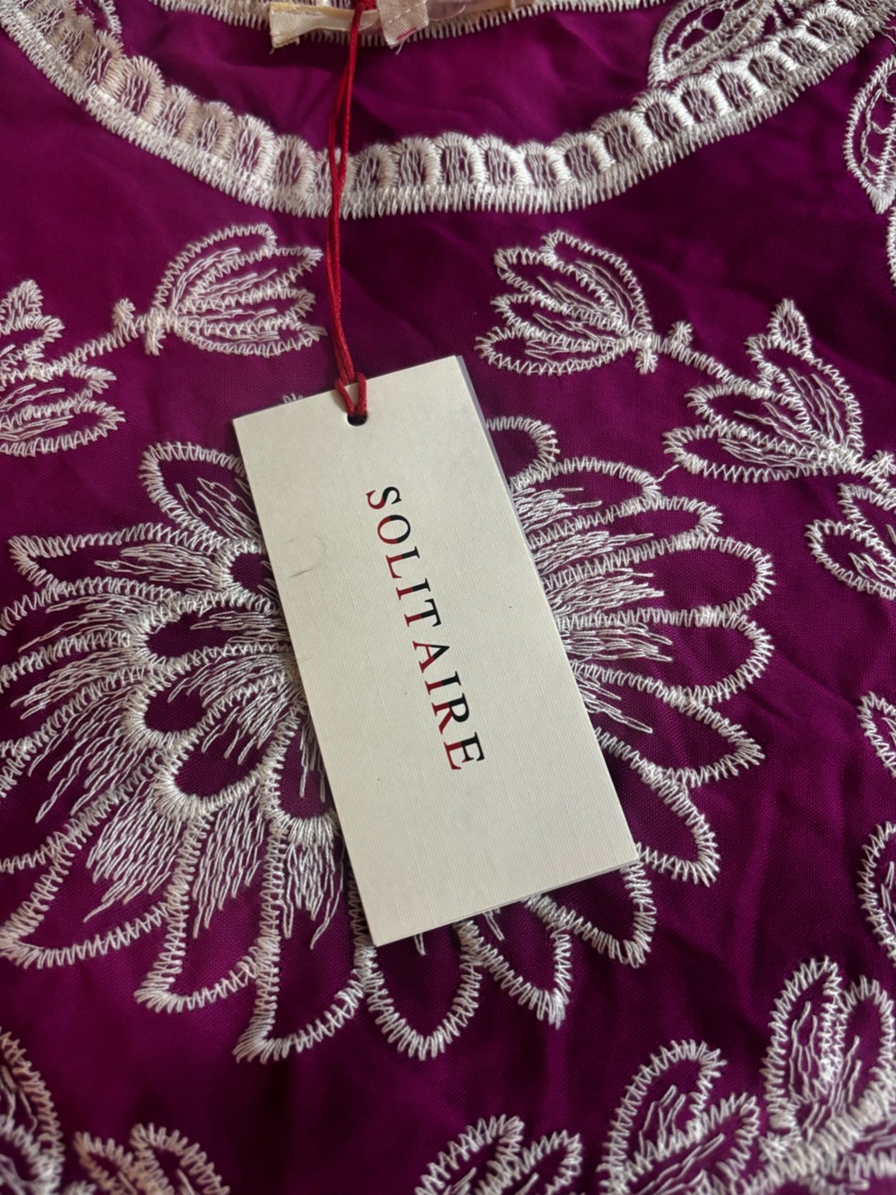 Solitaire Anthropologie NWT Embroidered Bell-Sleeve Blouse Magenta Scallop Lace - Picture 4 of 9